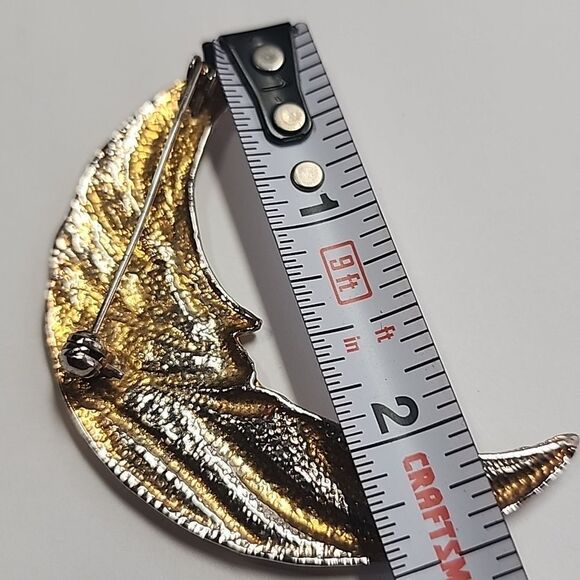 Crescent Moon Face Gold Tone Brooch Pin - Picture 5 of 5